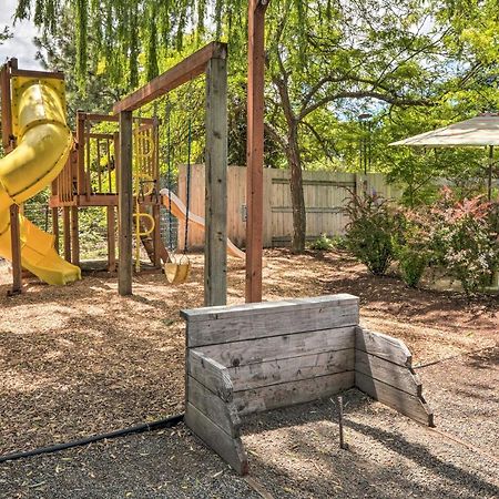 Central Medford Family Retreat With Large Yard! Zewnętrze zdjęcie