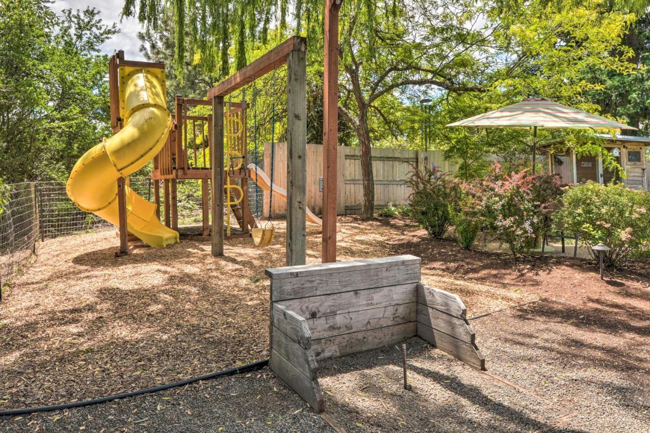 Central Medford Family Retreat With Large Yard! Zewnętrze zdjęcie