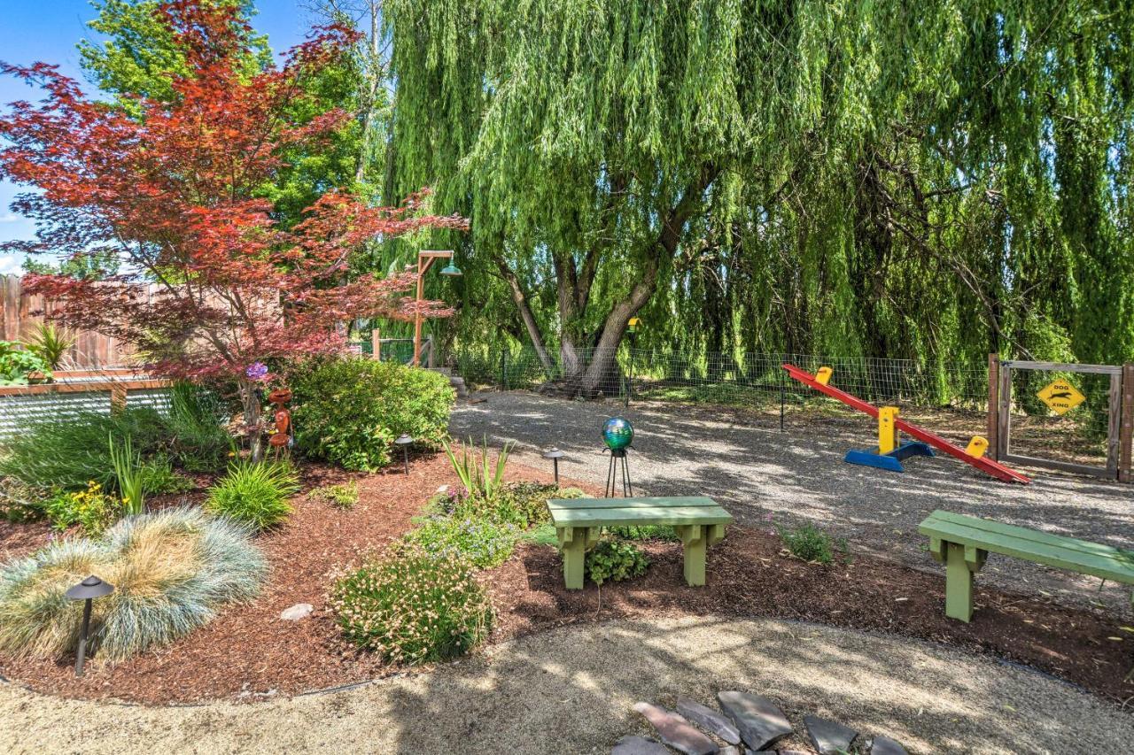 Central Medford Family Retreat With Large Yard! Zewnętrze zdjęcie