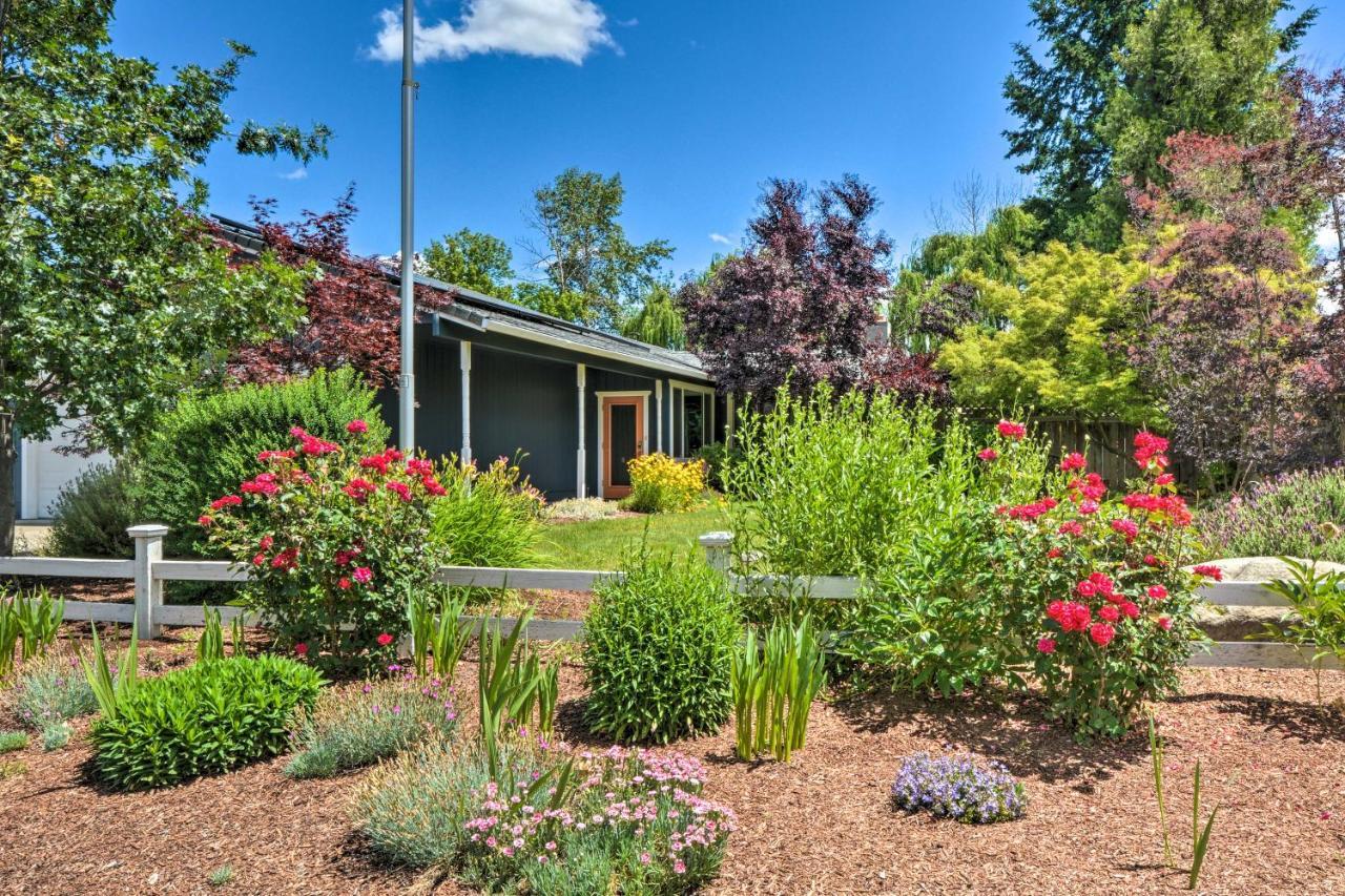 Central Medford Family Retreat With Large Yard! Zewnętrze zdjęcie