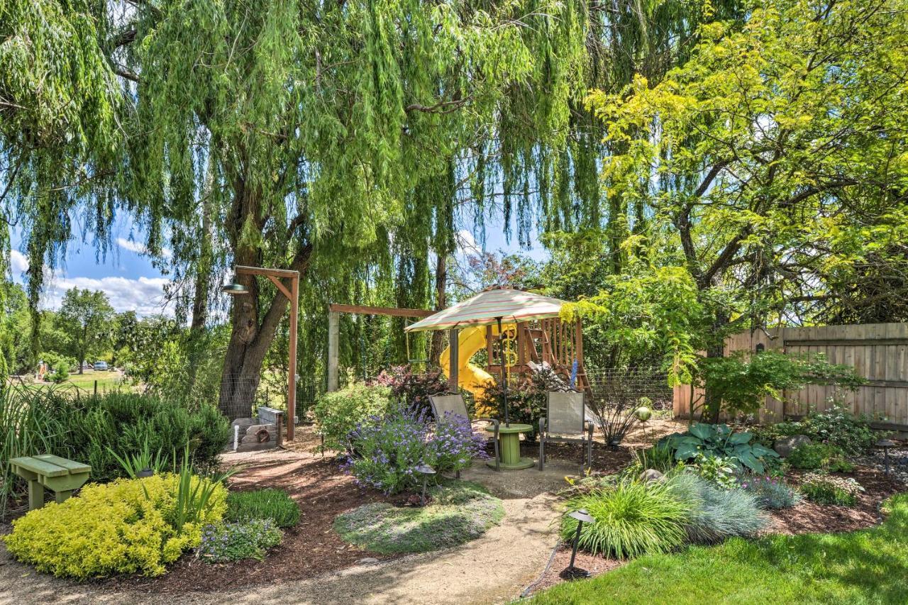 Central Medford Family Retreat With Large Yard! Zewnętrze zdjęcie