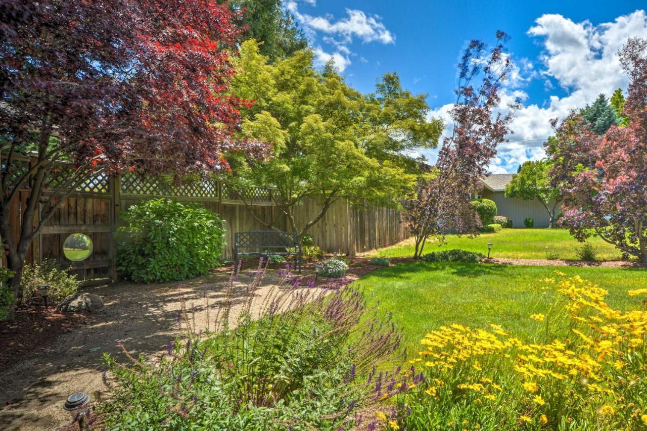 Central Medford Family Retreat With Large Yard! Zewnętrze zdjęcie