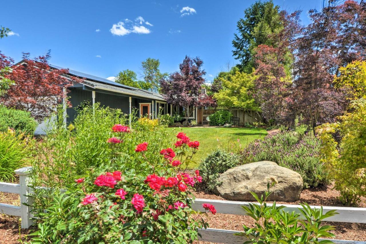 Central Medford Family Retreat With Large Yard! Zewnętrze zdjęcie