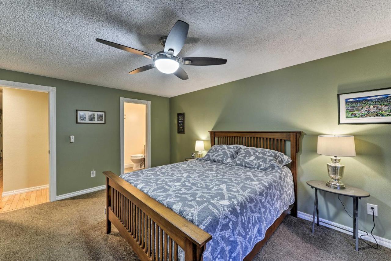 Central Medford Family Retreat With Large Yard! Zewnętrze zdjęcie