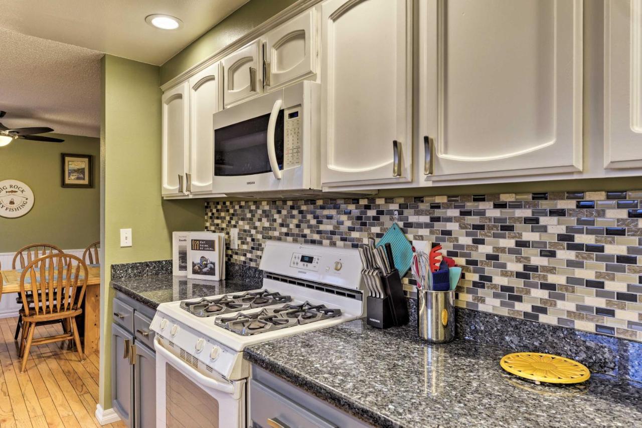 Central Medford Family Retreat With Large Yard! Zewnętrze zdjęcie