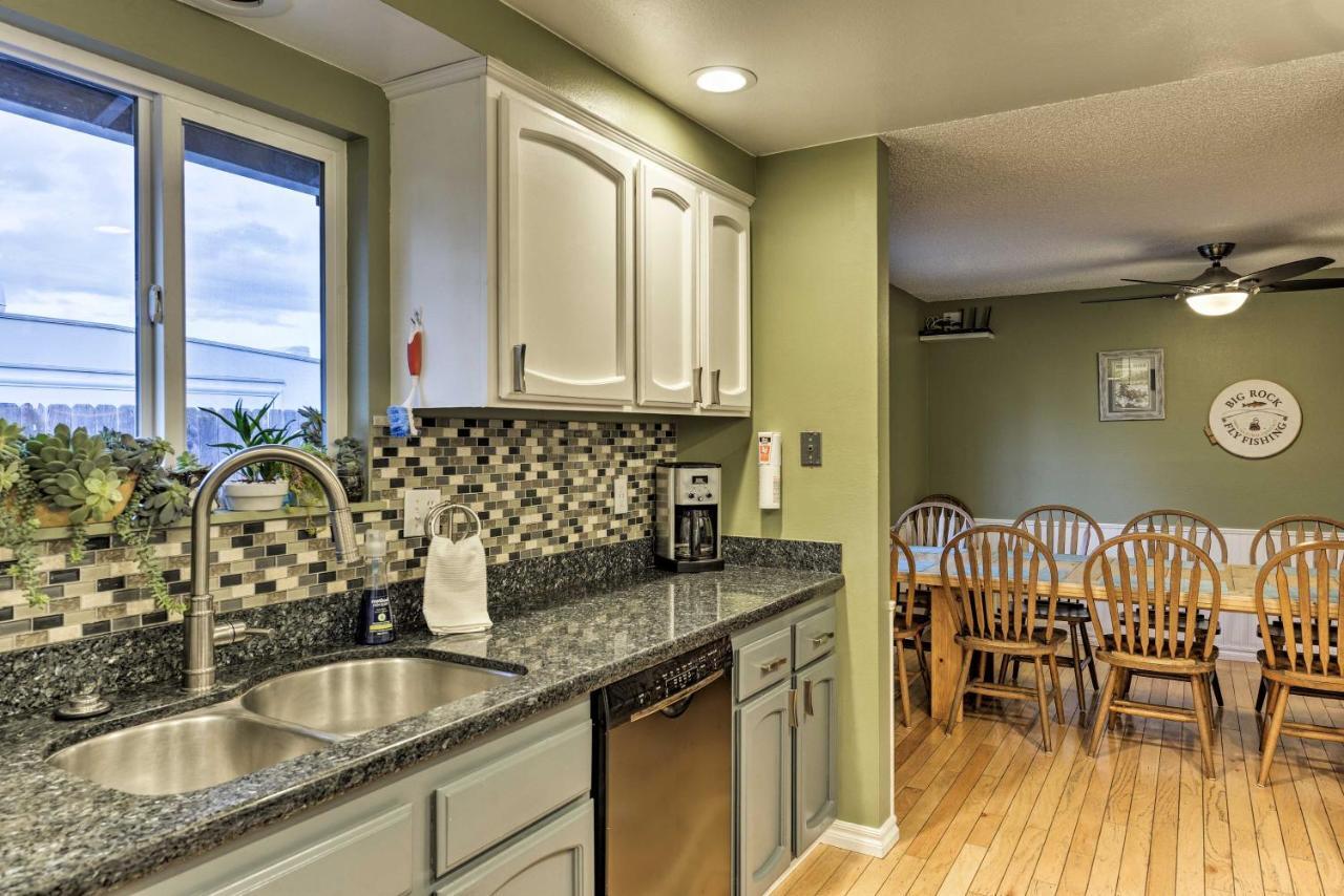 Central Medford Family Retreat With Large Yard! Zewnętrze zdjęcie