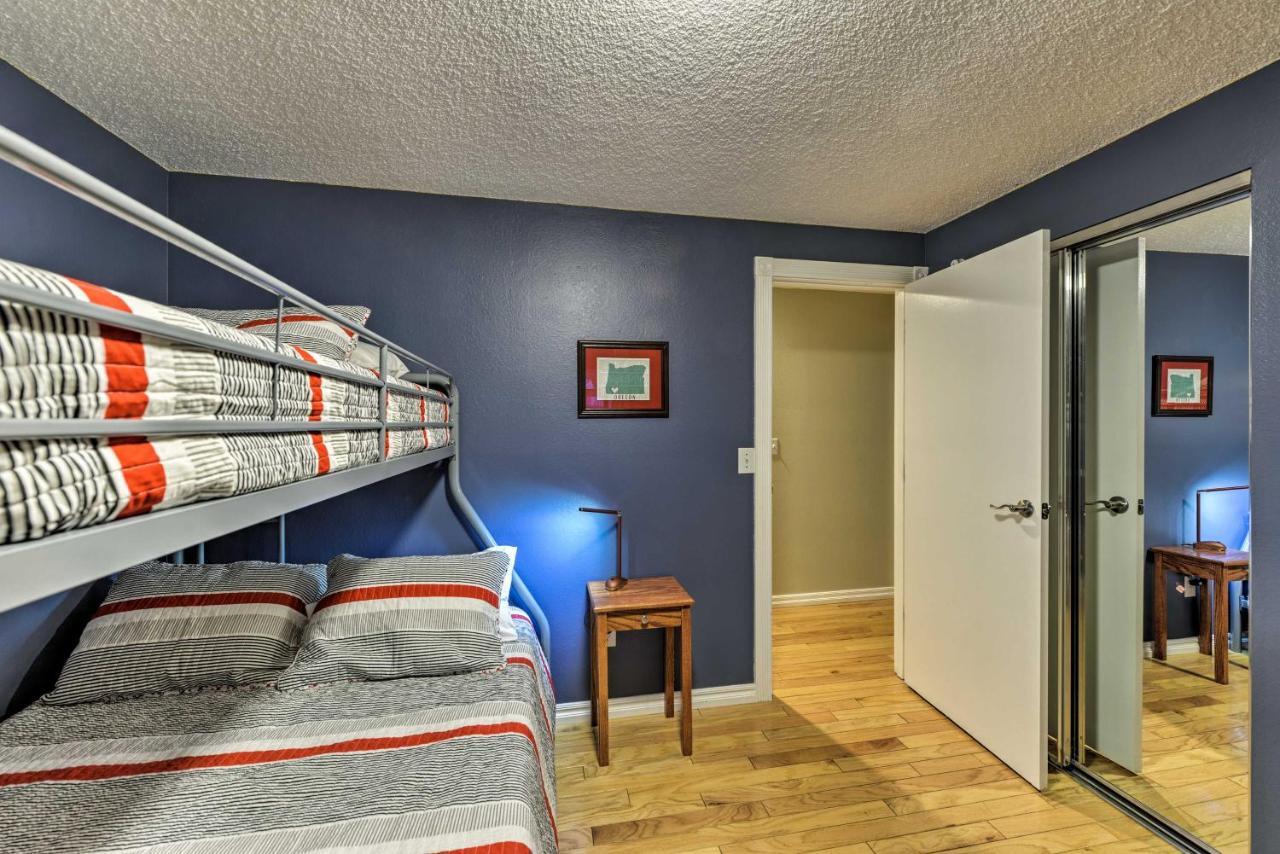 Central Medford Family Retreat With Large Yard! Zewnętrze zdjęcie