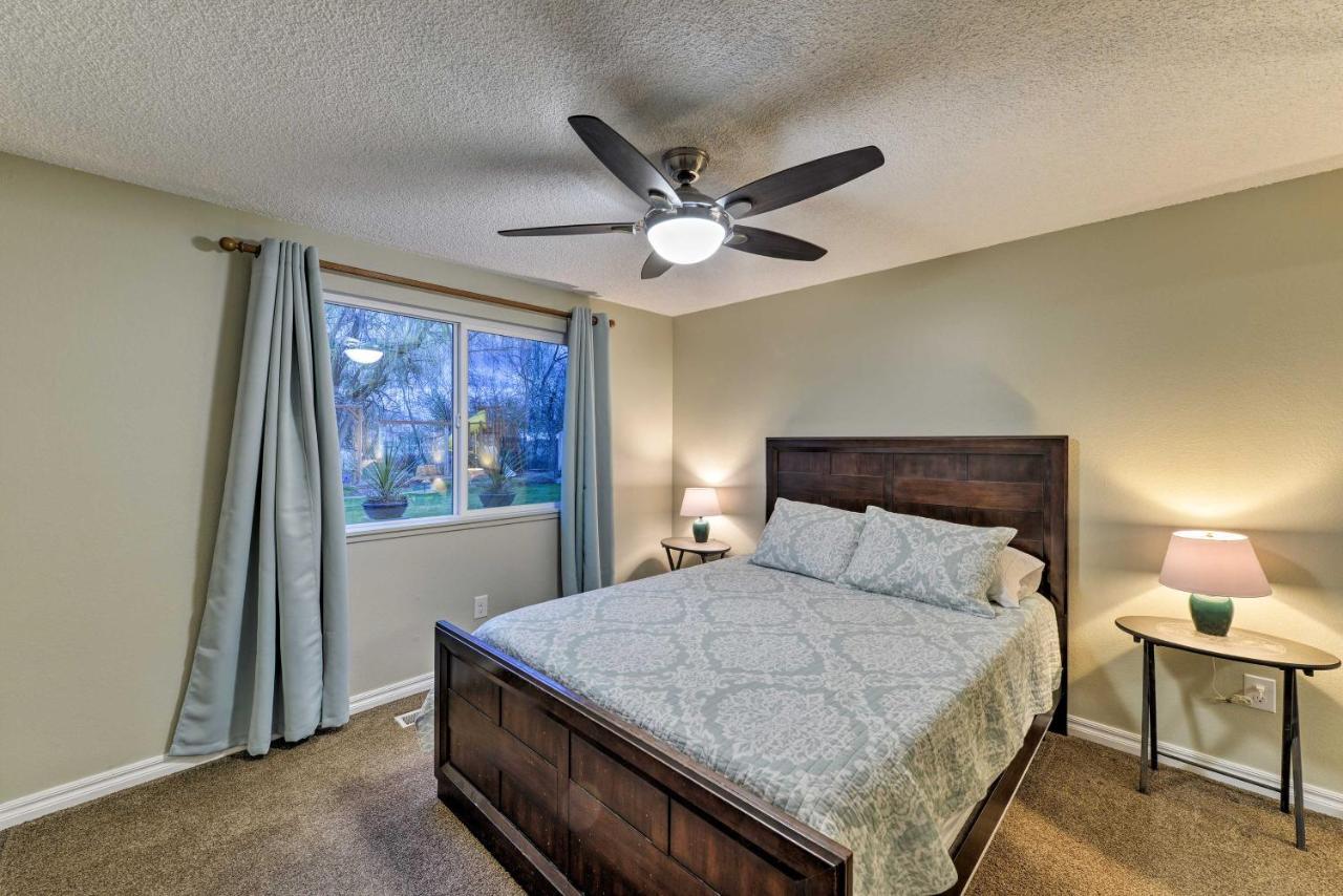 Central Medford Family Retreat With Large Yard! Zewnętrze zdjęcie
