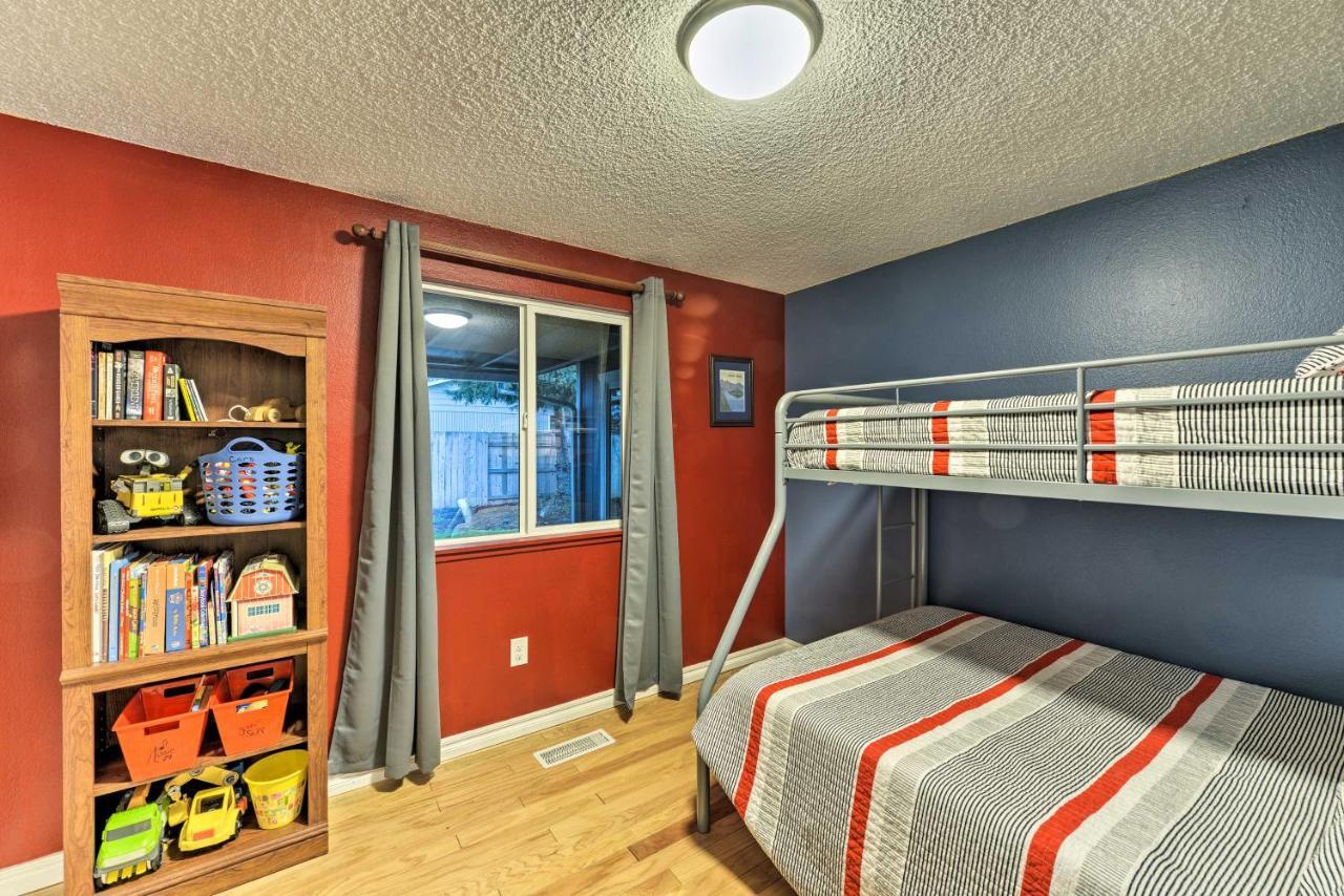 Central Medford Family Retreat With Large Yard! Zewnętrze zdjęcie